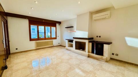 Foto 2 de Casa adosada en venda a Avinguda Perpinyà, Eixample - Horta Capallera, Girona