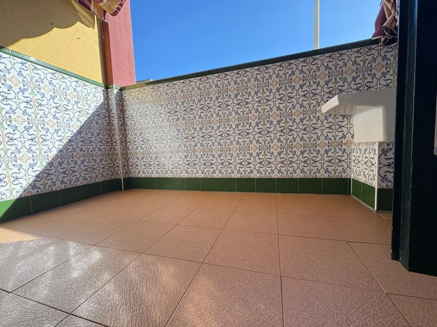 Terrace of Detached homes for sale in Algeciras  with Air Conditioner, Terrace and Storage room
