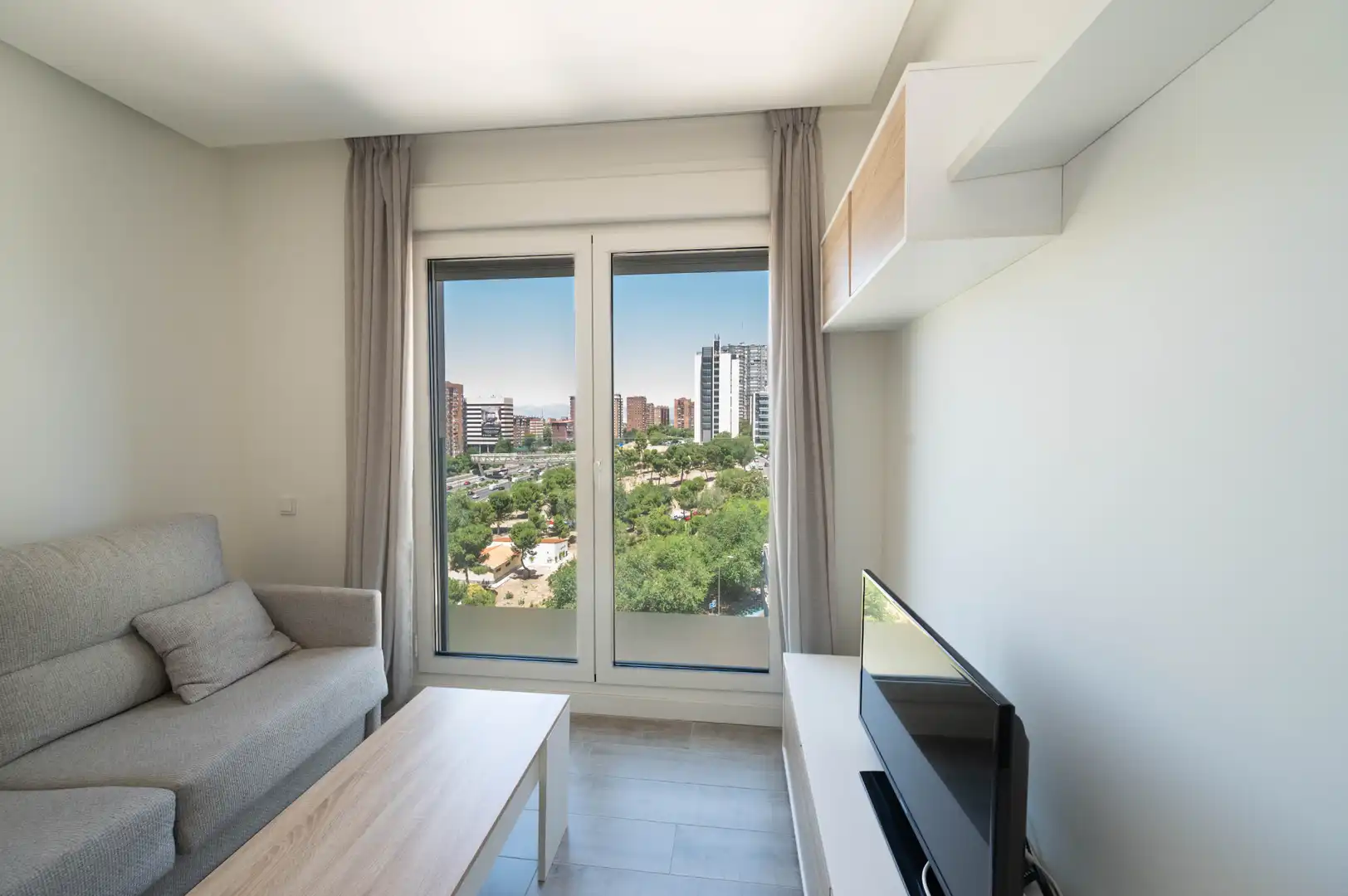 Sala d'estar de Apartament de lloguer en Madrid amb Aire condicionat, Calefacció i Traster