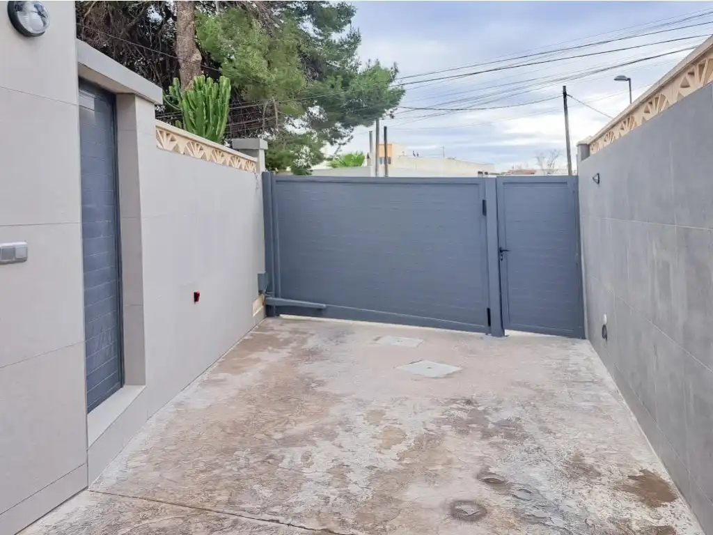Vista exterior de Edificio en venta en Eivissa