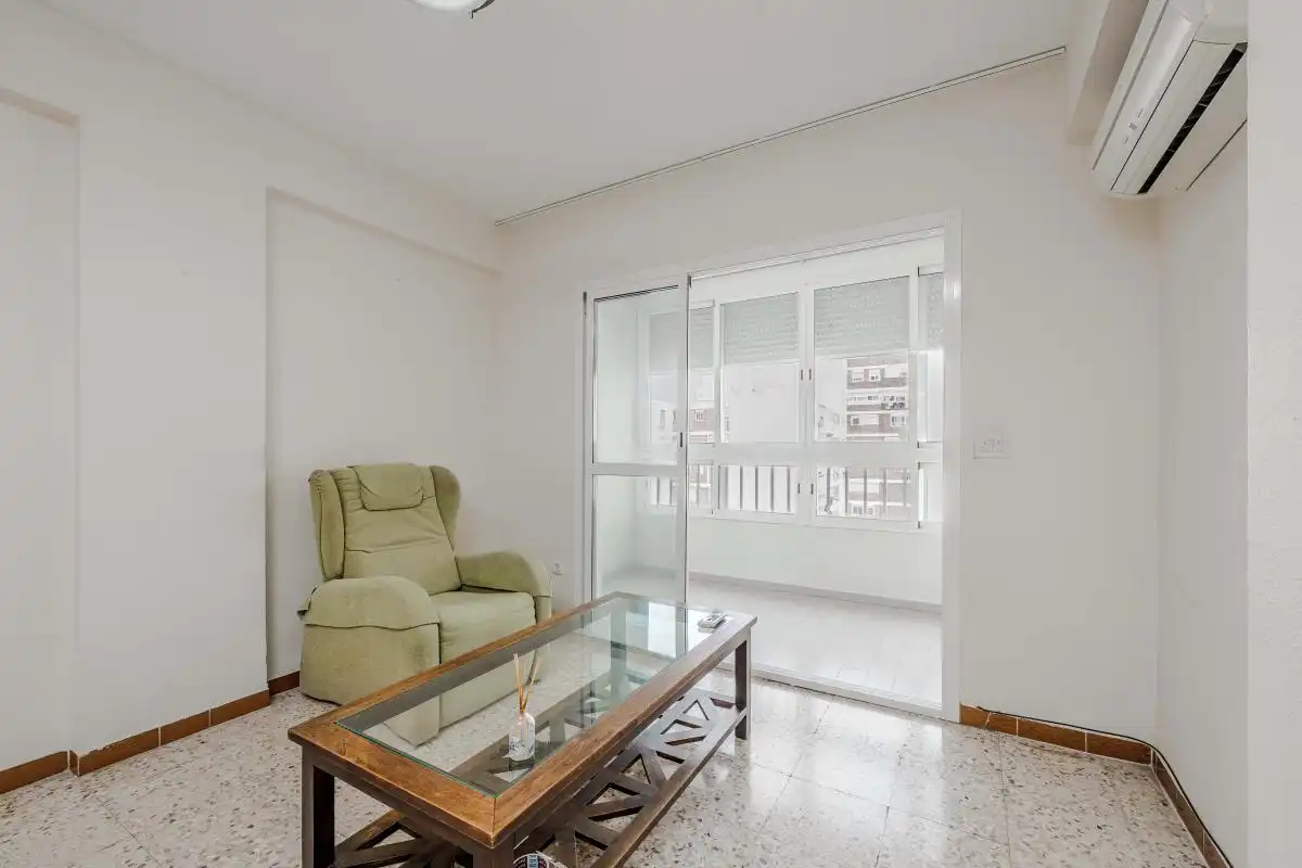 Living room of Flat for sale in Sevilla  with Air Conditioner, Heating and Private garden