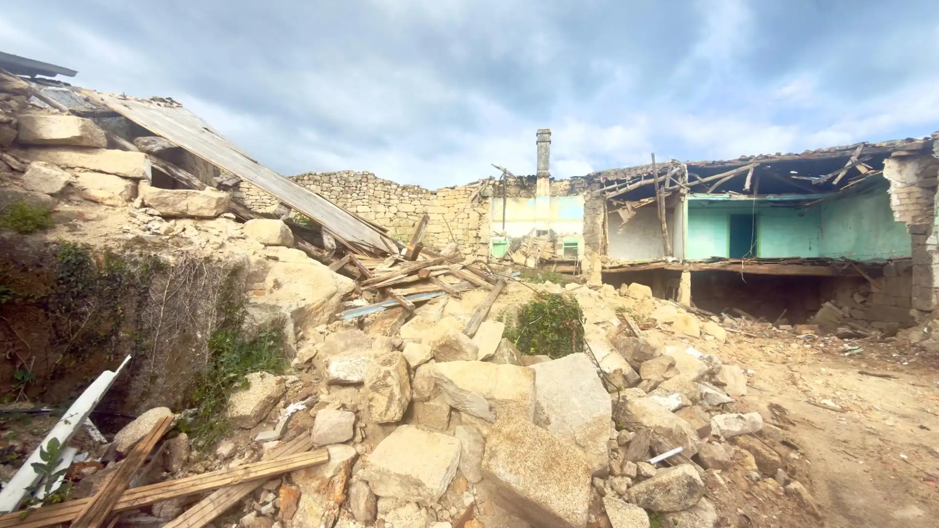 Vista exterior de Casa o xalet en venda en Nogueira de Ramuín amb Jardí privat i Balcó