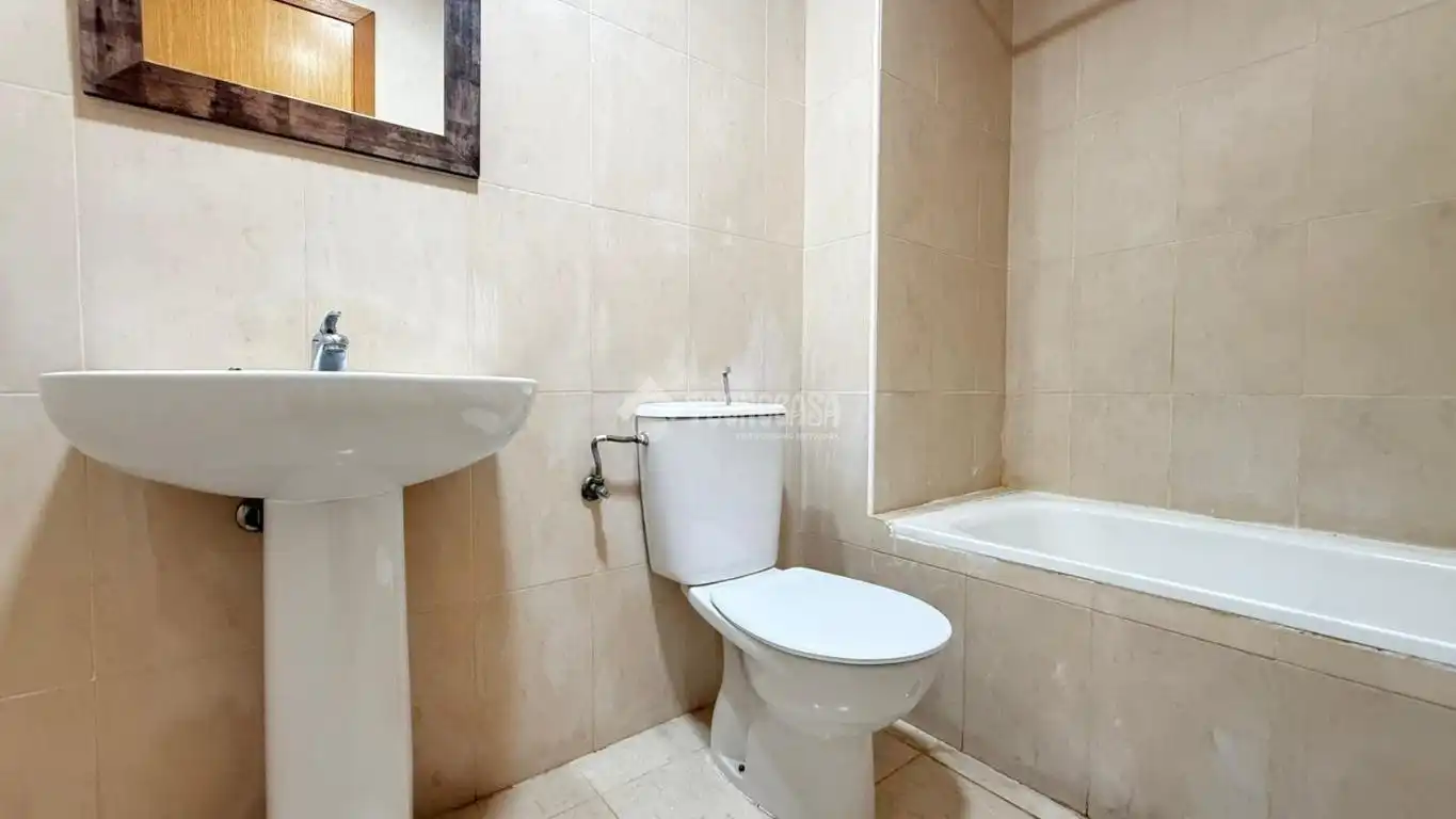 Baño de Piso en venta en Fuensalida con Calefacción y Parquet