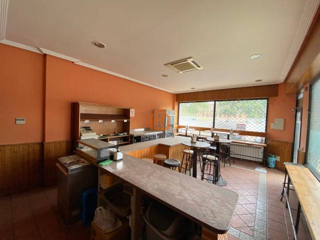 Local comercial en Alquiler en Emilio Hurtado en San Mamés - La Palomera