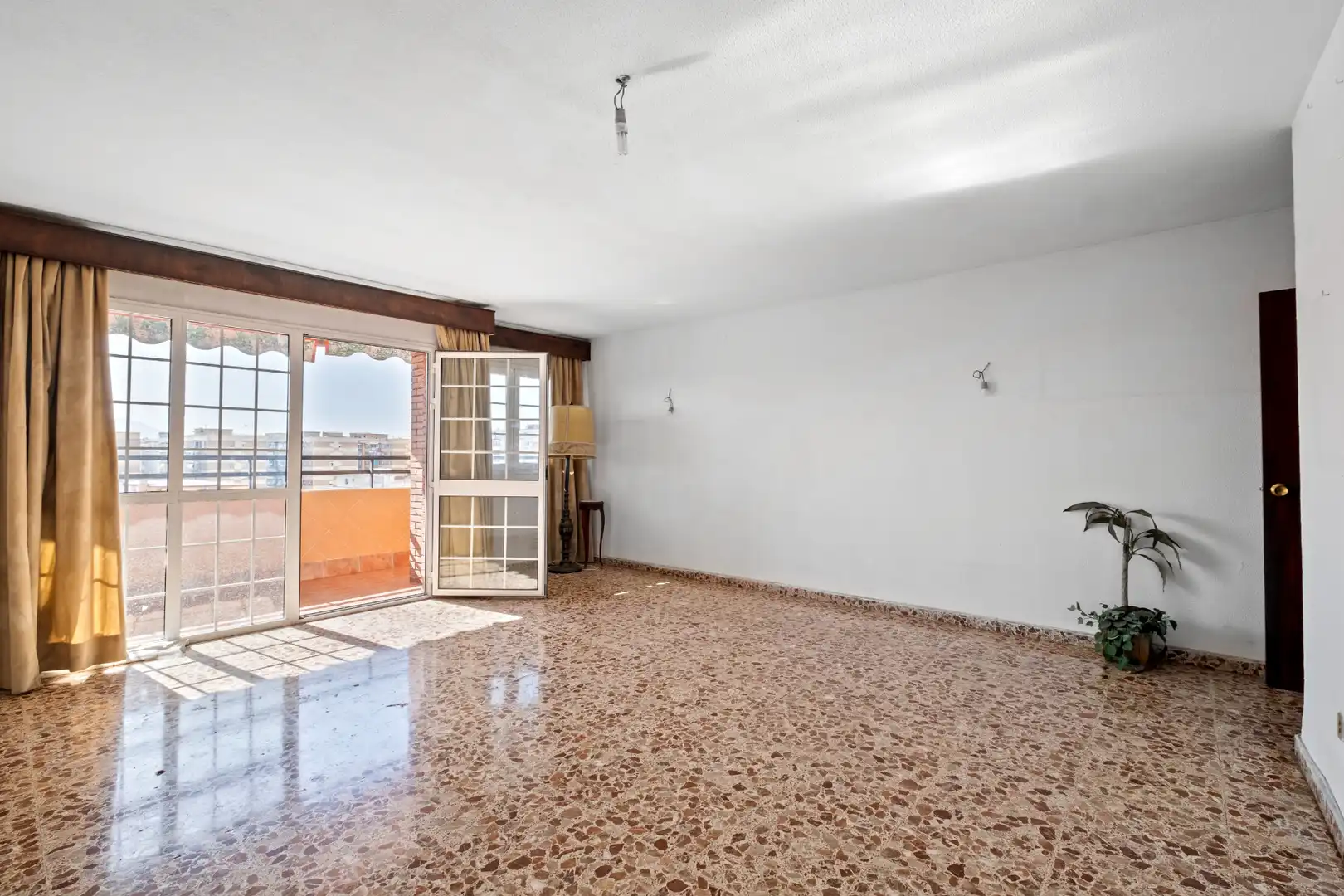 Sala d'estar de Pis de lloguer en Málaga amb Terrassa i Moblat