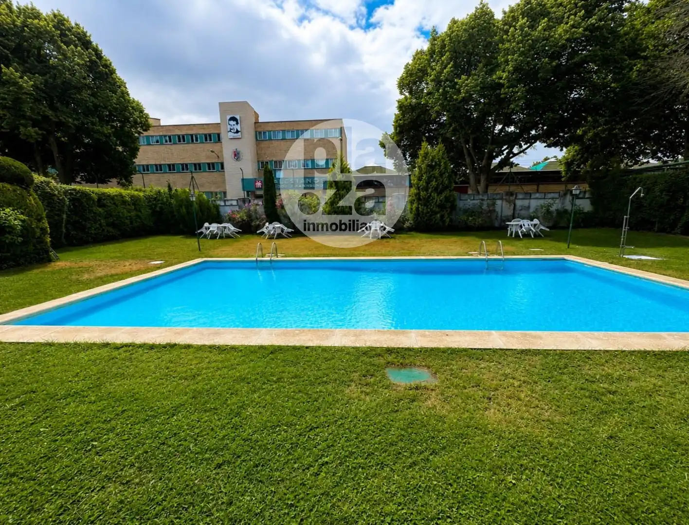 Schwimmbecken von Maisonette zum Verkauf in Burgos mit Heizung, Terrasse und Abstellraum