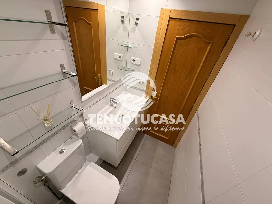 Bathroom of Flat for sale in Madrid  with Air Conditioner, Heating and Furnished