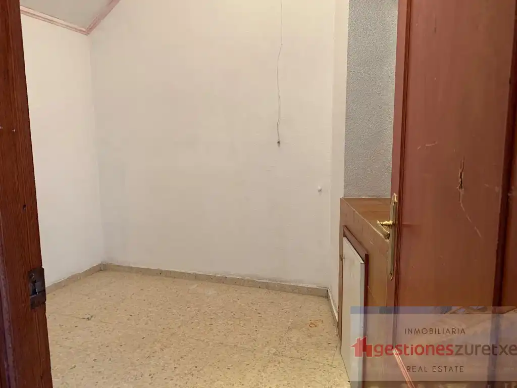 Bedroom of Commercial properties for sale in Bilbao 