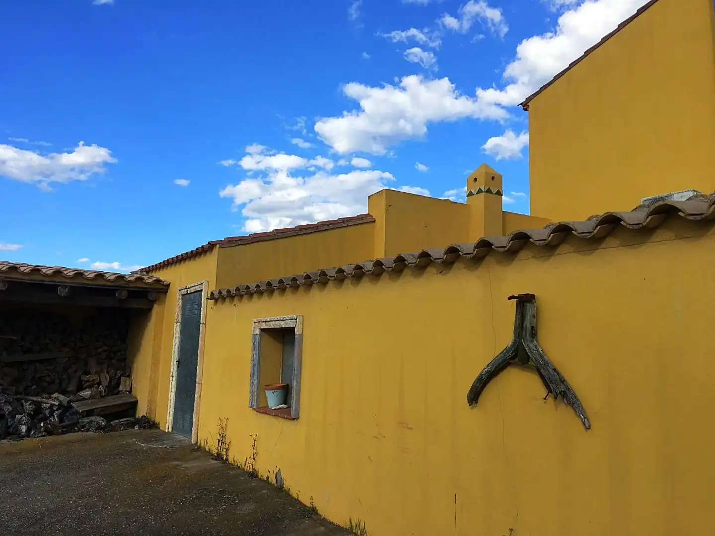 Exterior view of Houses for sale in Els Guiamets