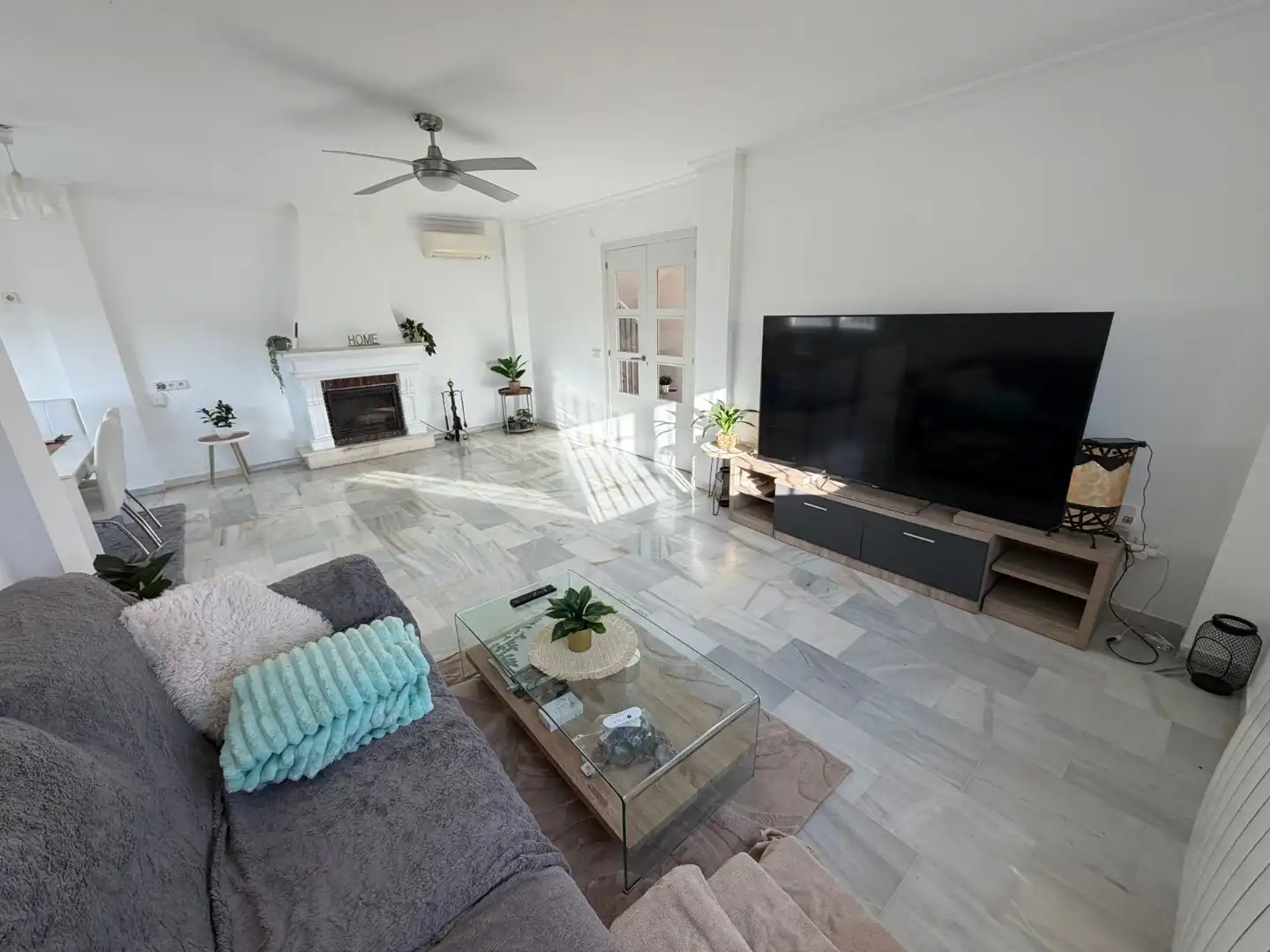 Sala de estar de Casa o chalet en venta en Torremolinos con Aire acondicionado, Calefacción y Terraza