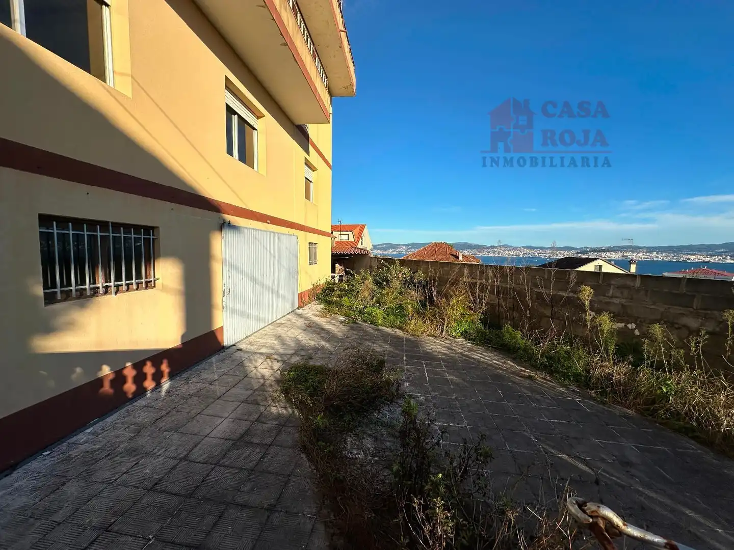 Vista exterior de Casa o xalet en venda en Cangas  amb Calefacció, Terrassa i Traster