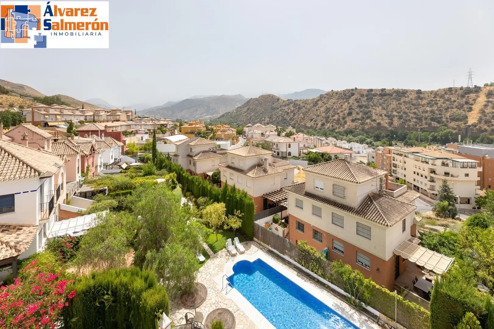 Casa adosada en venta en Calle SALA DOS HERMANAS, Crta. De la Sierra
