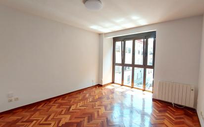 Dormitori de Pis de lloguer en  Madrid Capital amb Calefacció, Parquet i Forn