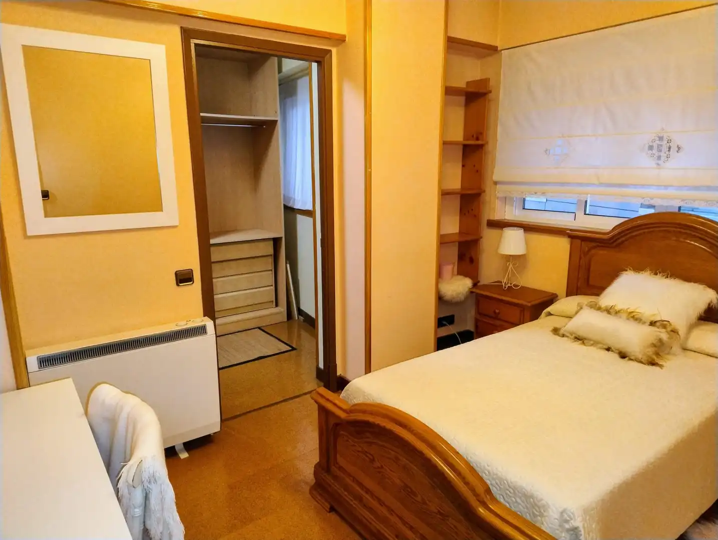 Bedroom of Flat for rent in Santiago de Compostela   with Heating, Furnished and Oven