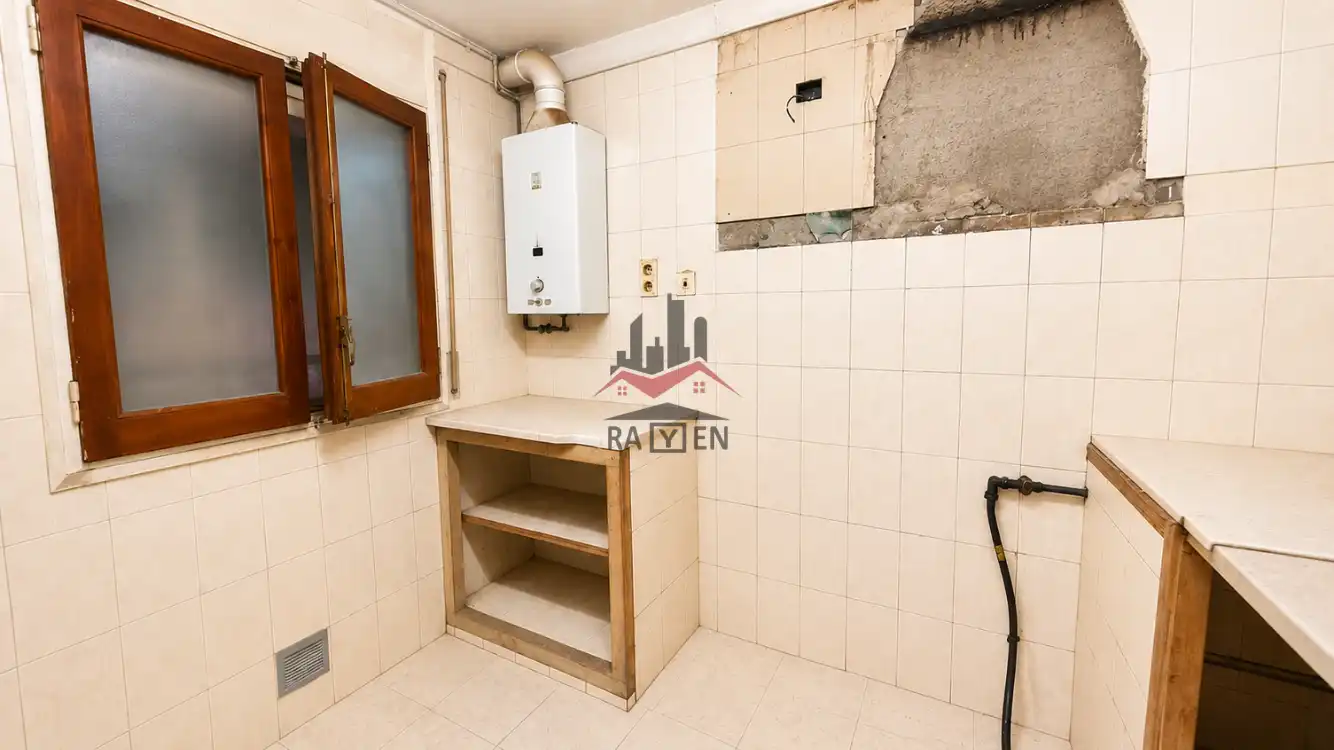 Kitchen of Commercial properties for sale in Figueres