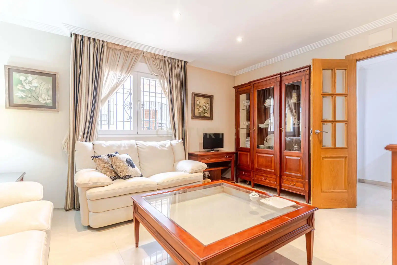 Sala d'estar de Casa adosada en venda en Motril amb Aire condicionat, Forn i Rentadora