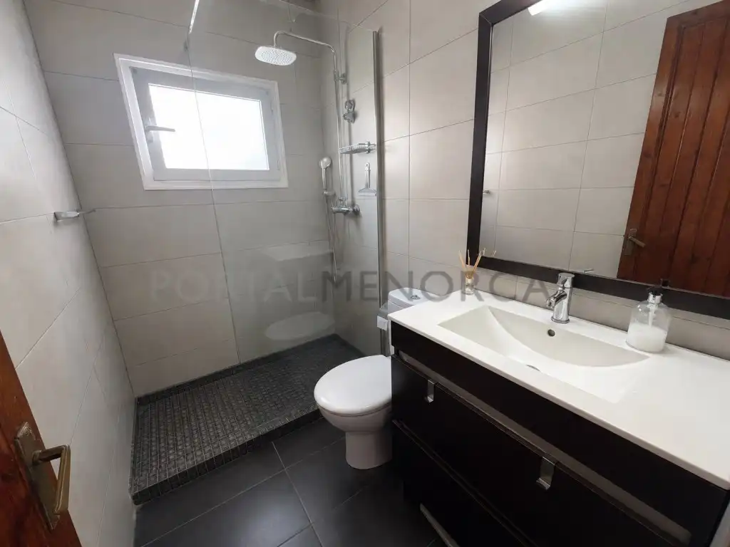 Bany de Apartament en venda en Sant Lluís amb Aire condicionat, Terrassa i Balcó