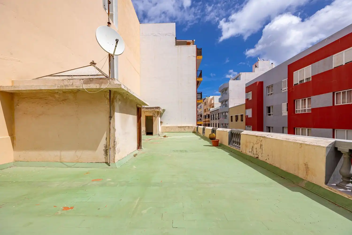 Vista exterior de Piso en venta en Las Palmas de Gran Canaria con Balcón