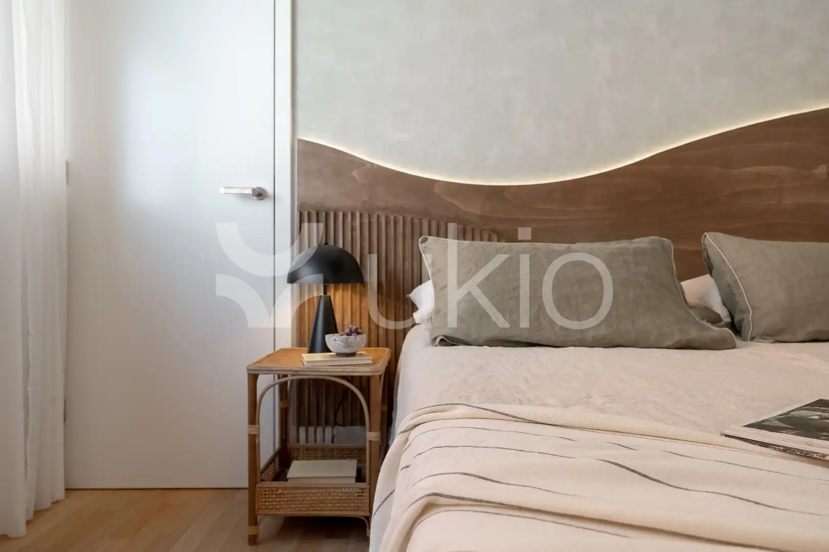Dormitori de Apartament de lloguer en Madrid amb Aire condicionat, Calefacció i Moblat