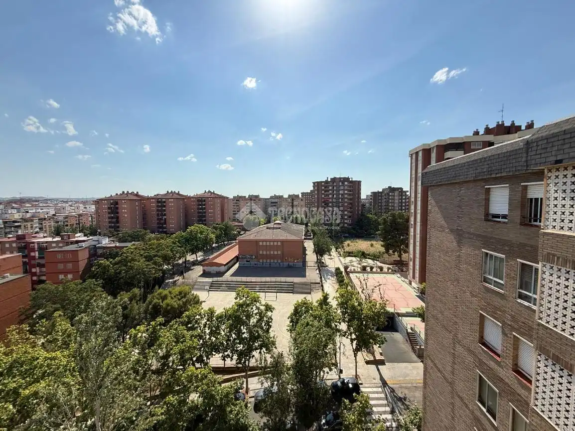 Vista exterior de Piso en venta en Zaragoza con Calefacción y Balcón