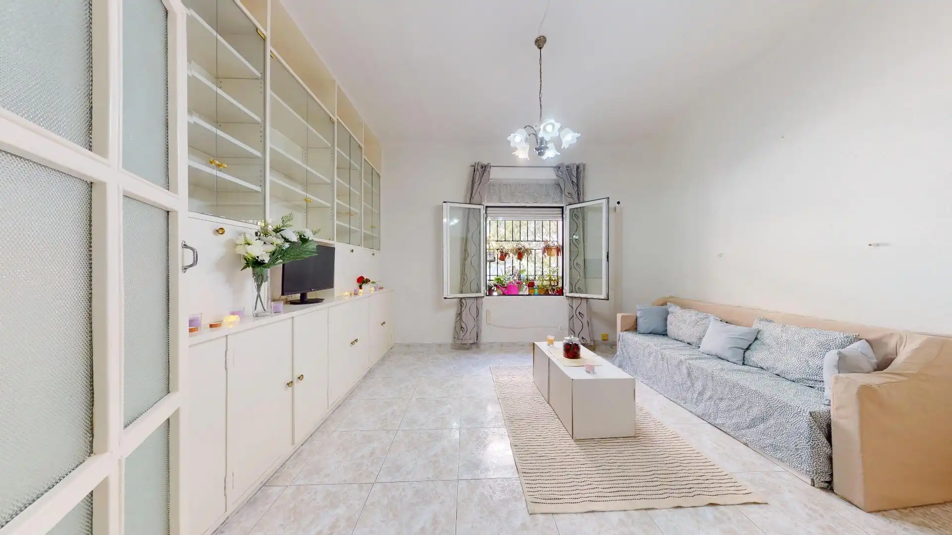 Sala d'estar de Planta baixa en venda en Madrid amb Calefacció