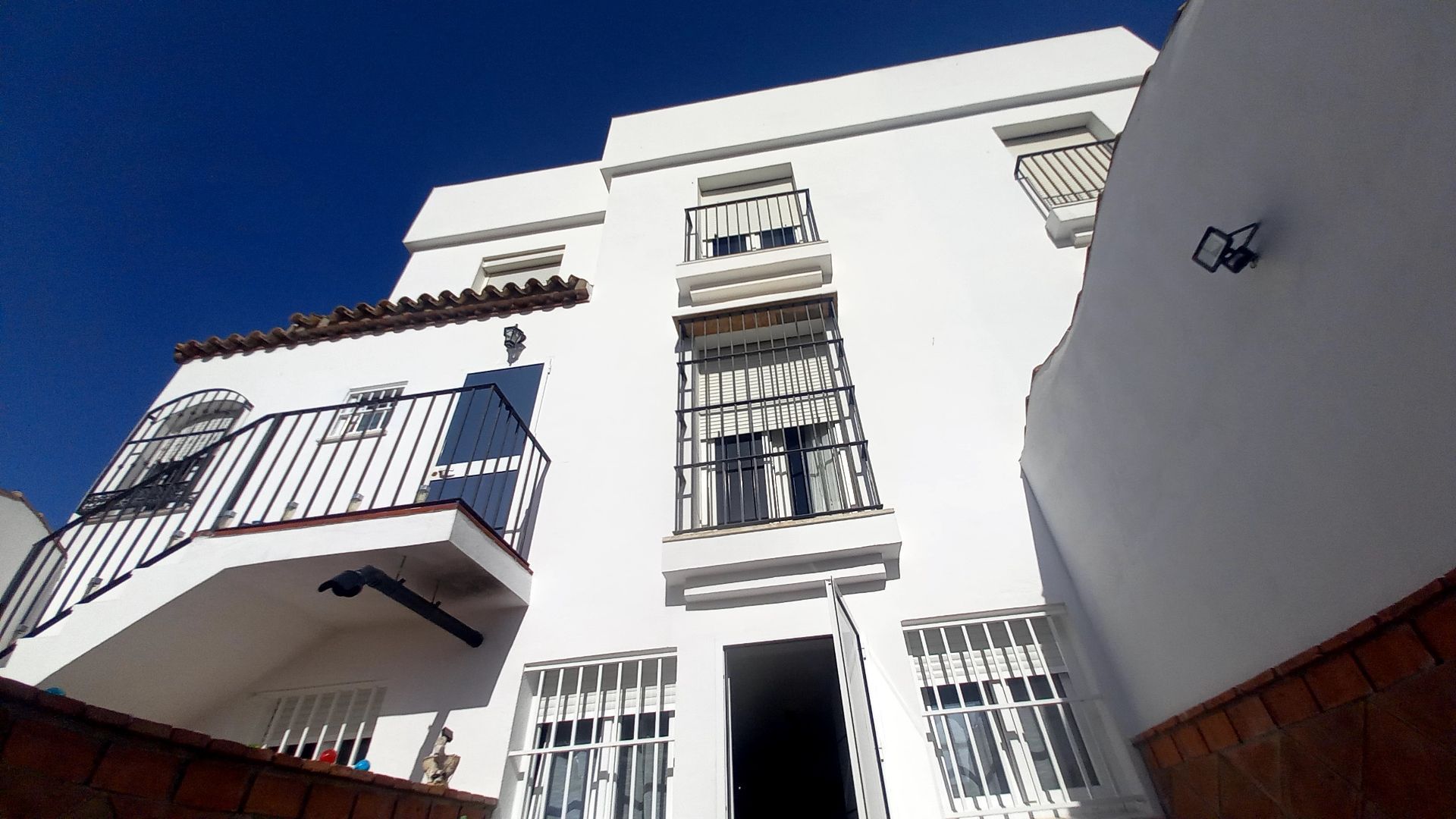 Exterior view of Single-family semi-detached for sale in Tarifa  with Terrace, Storage room and Furnished