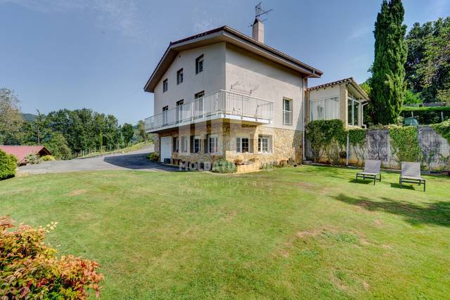Casa-chalet en Venta en Zizurkil