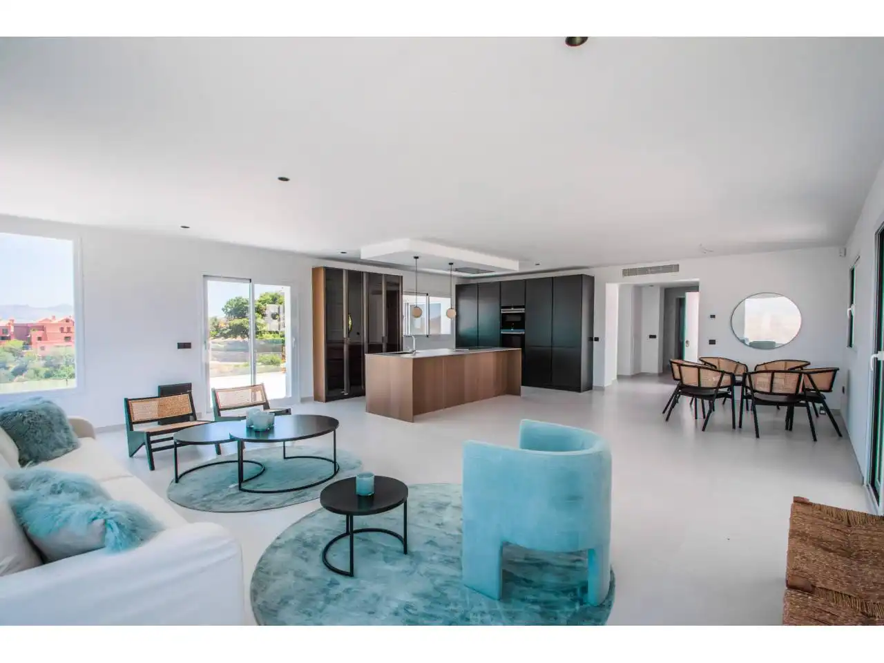 Sala de estar de Casa o chalet en venta en Marbella con Aire acondicionado, Calefacción y Jardín privado