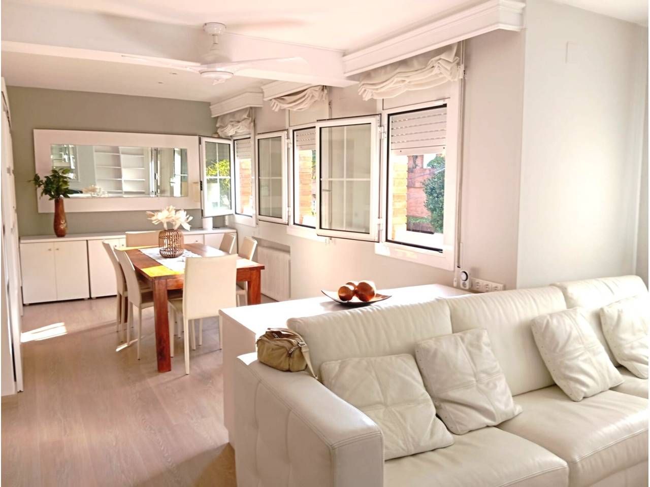 Living room of Single-family semi-detached to rent in Sant Cugat del Vallès  with Air Conditioner, Heating and Private garden