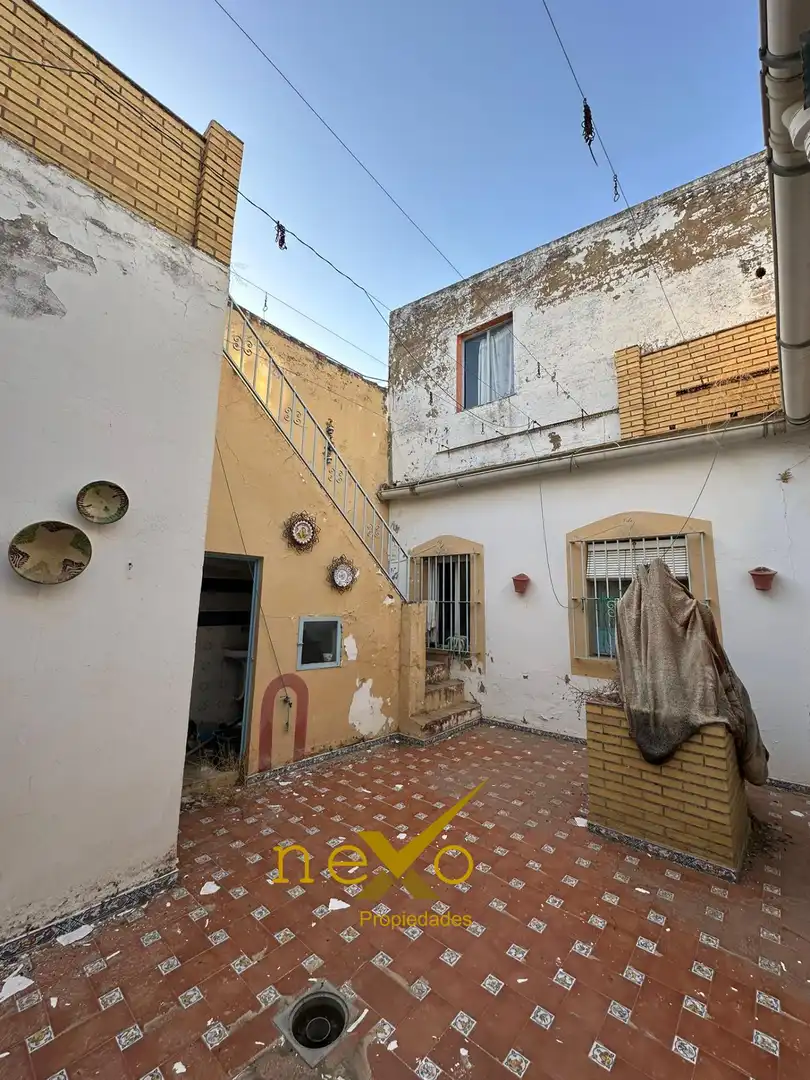 Vista exterior de Casa o chalet en venta en Carmona con Balcón