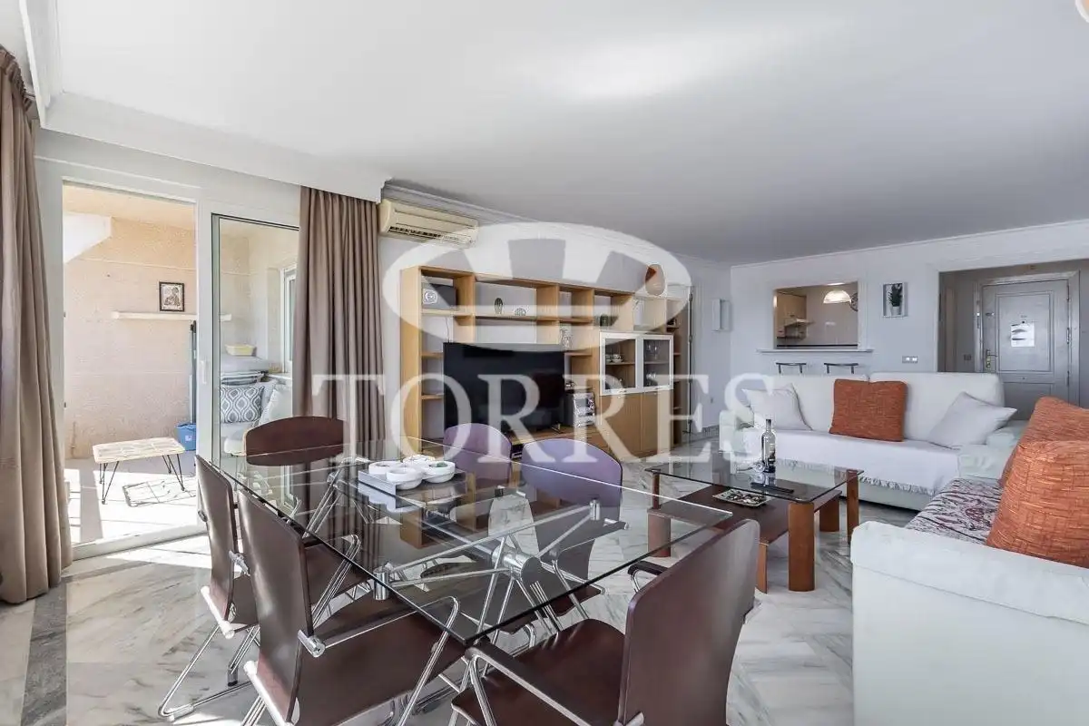 Sala d'estar de Pis en venda en Benalmádena amb Aire condicionat, Terrassa i Traster