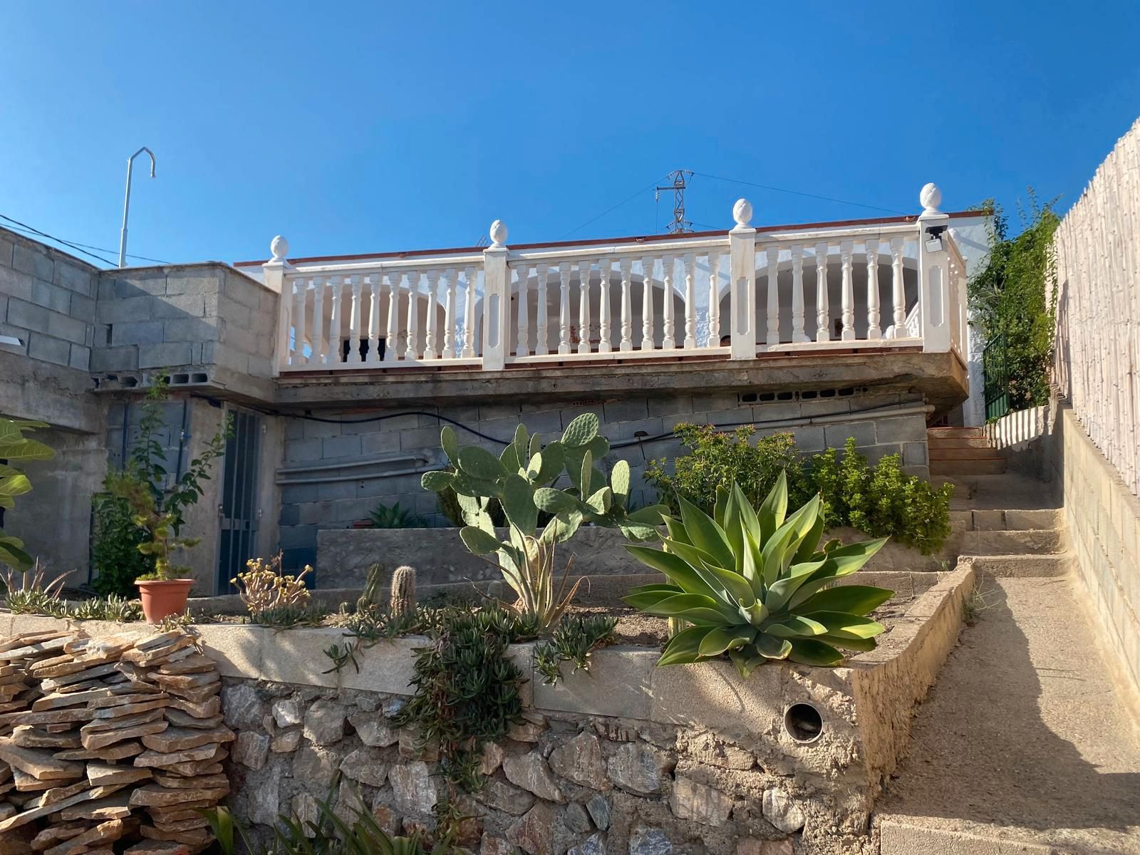Vista exterior de Casa o xalet en venda en Salobreña amb Aire condicionat, Calefacció i Terrassa