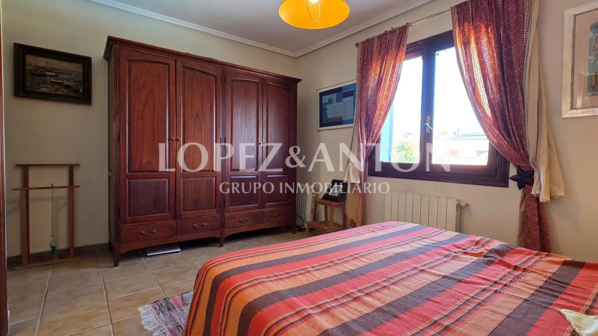 Bedroom of Houses for sale in L'Eliana  with Air Conditioner, Heating and Private garden