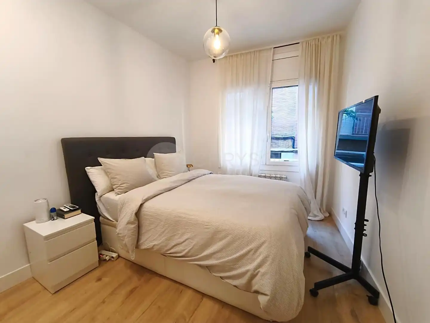 Habitación de Piso en venta en  Barcelona Capital con Aire acondicionado y Parquet
