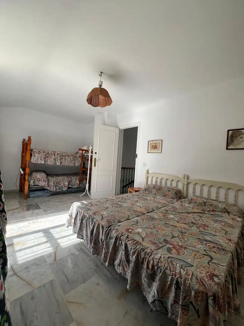 Dormitori de Casa adosada en venda en Fuengirola amb Aire condicionat, Jardí privat i Terrassa