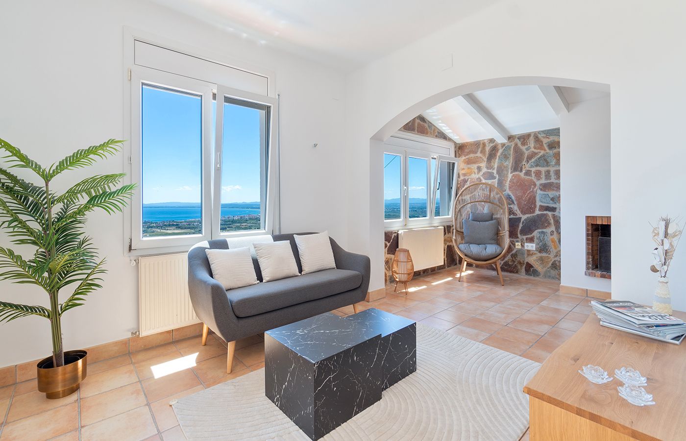 Sala d'estar de Casa o xalet en venda en Roses amb Aire condicionat, Calefacció i Jardí privat