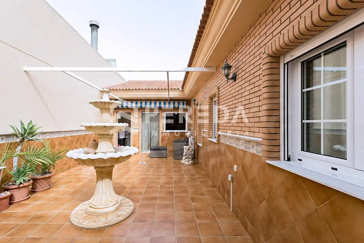 Terraza de Casa adosada en venta en Roquetas de Mar con Aire acondicionado, Jardín privado y Terraza