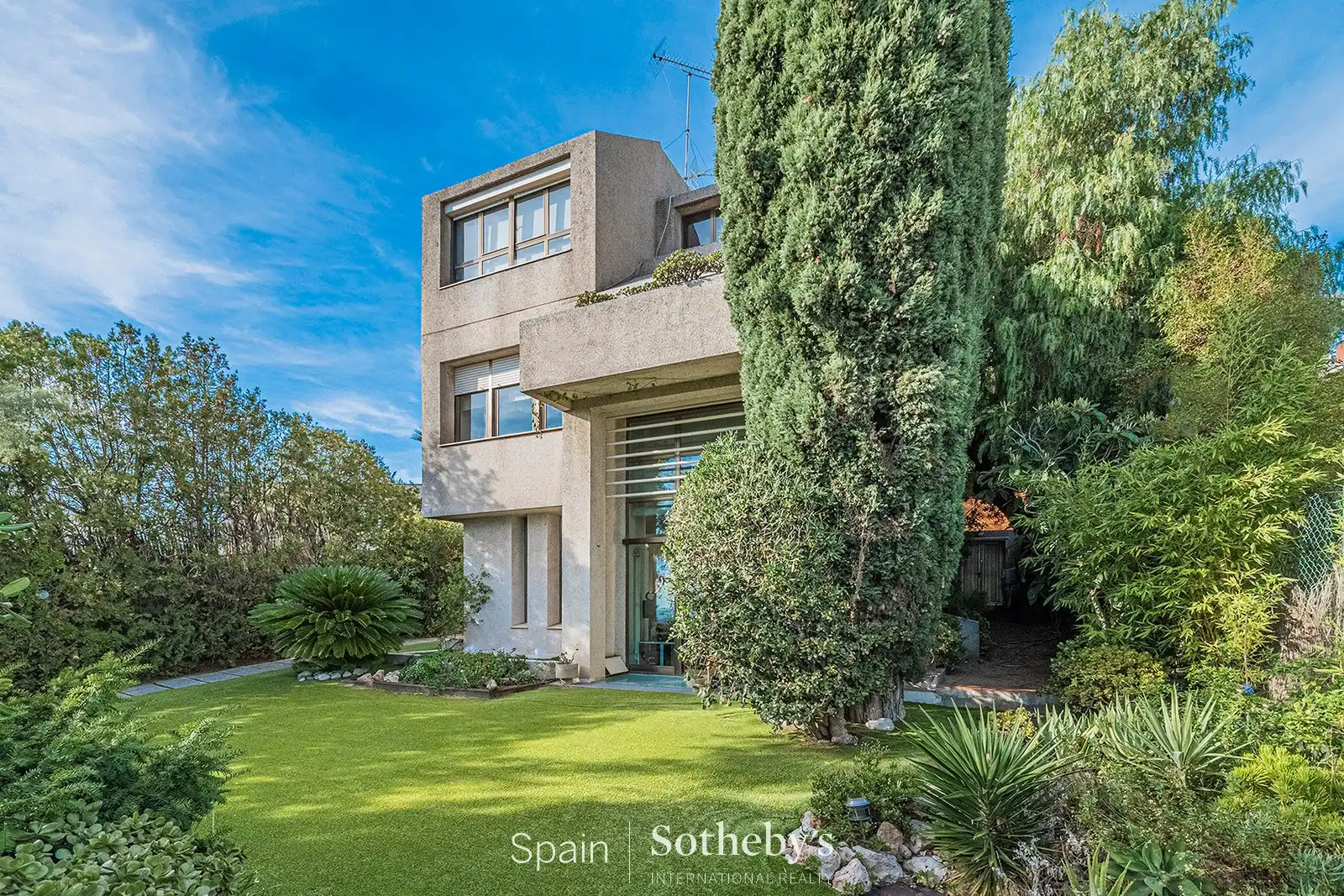 Casa con jardín en venta en Carrer de l'Est, imagen 2