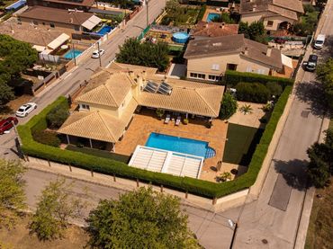 Villa con piscina in vendita a Calle de Juli Cèsar