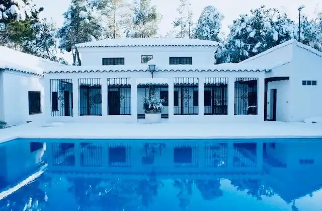 Chalet con piscina en venta en URB. PINARES DEL JUCAR