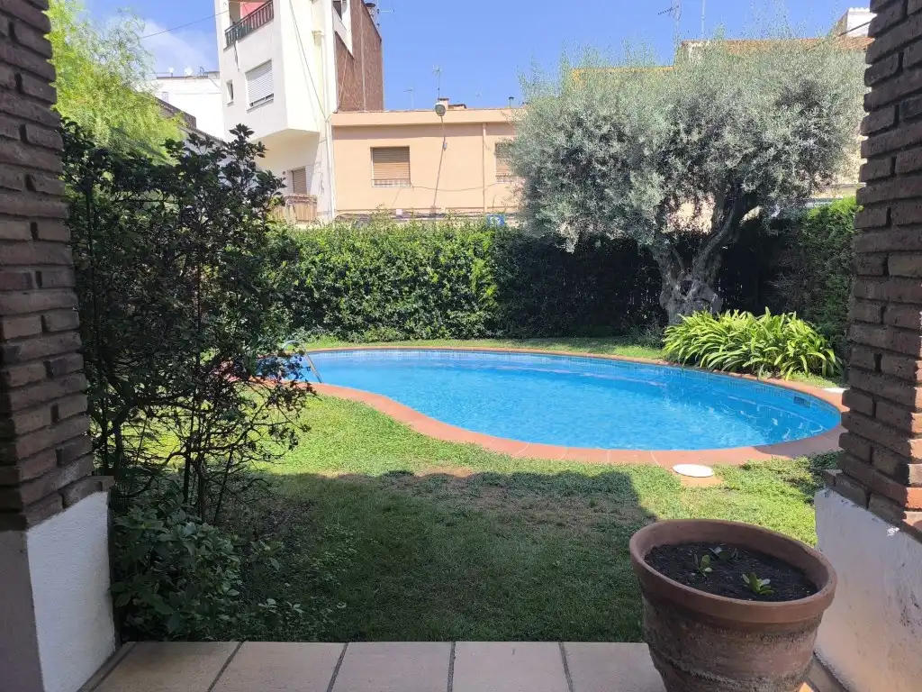 Piscina de Casa o xalet en venda en Pineda de Mar