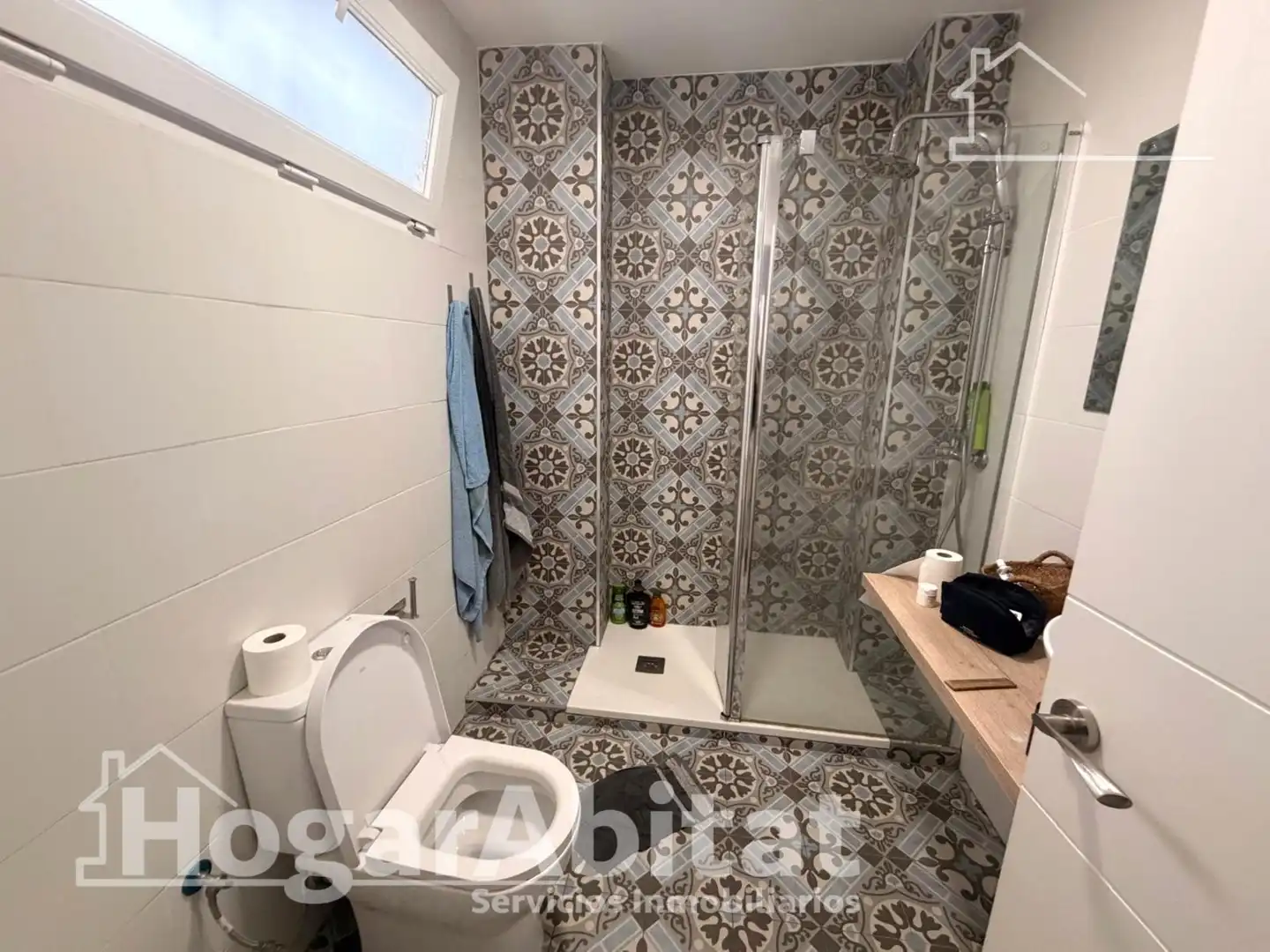 Bathroom of Flat for sale in Valencia  with Air Conditioner, Heating and Parquet flooring
