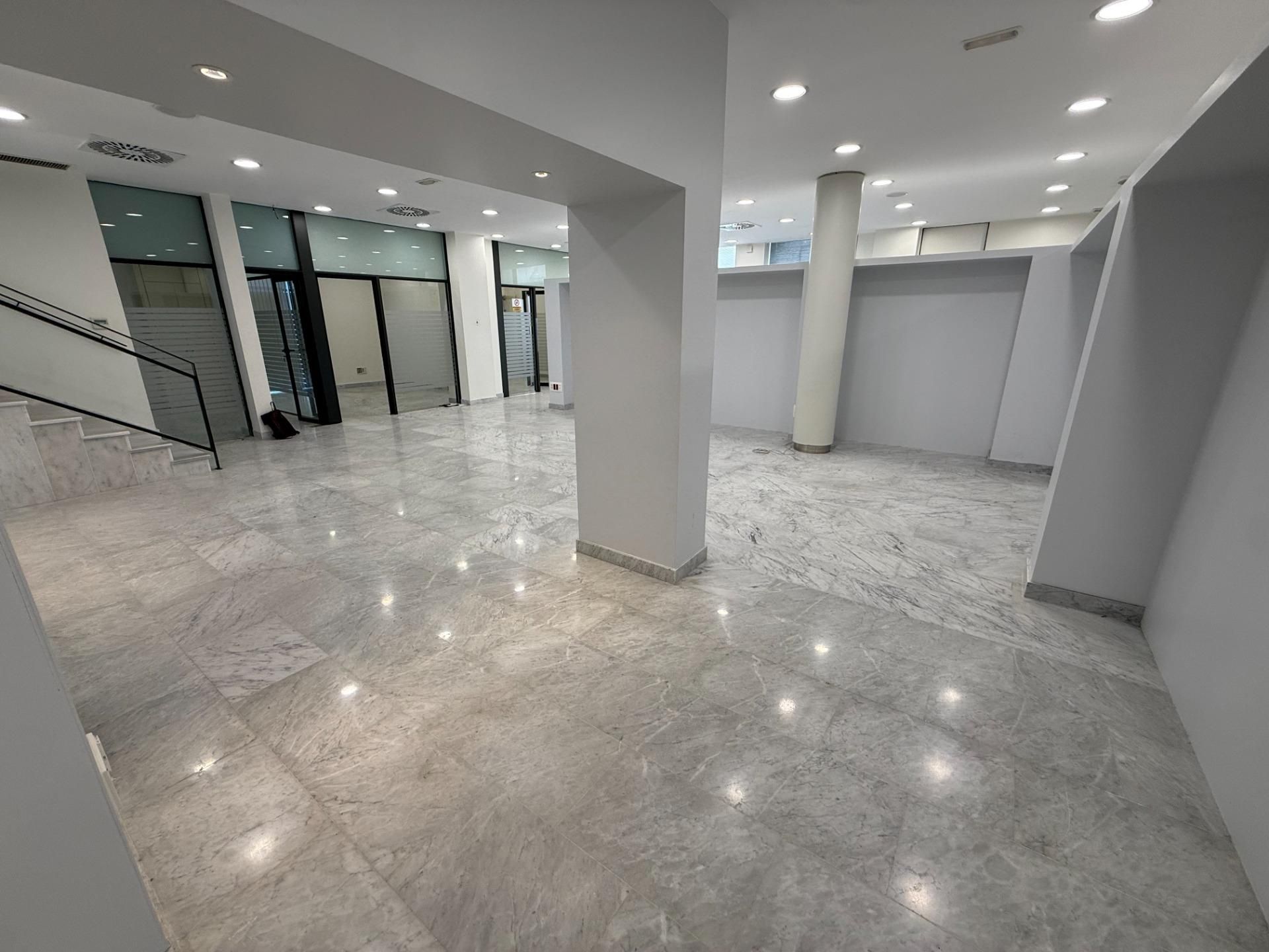 Gebaude zur Miete in Dos Hermanas