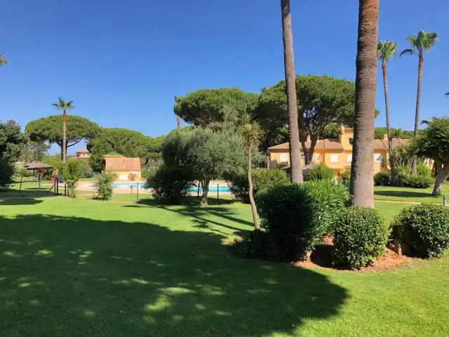 Jardí de Casa adosada en venda en Chiclana de la Frontera amb Aire condicionat, Calefacció i Jardí privat