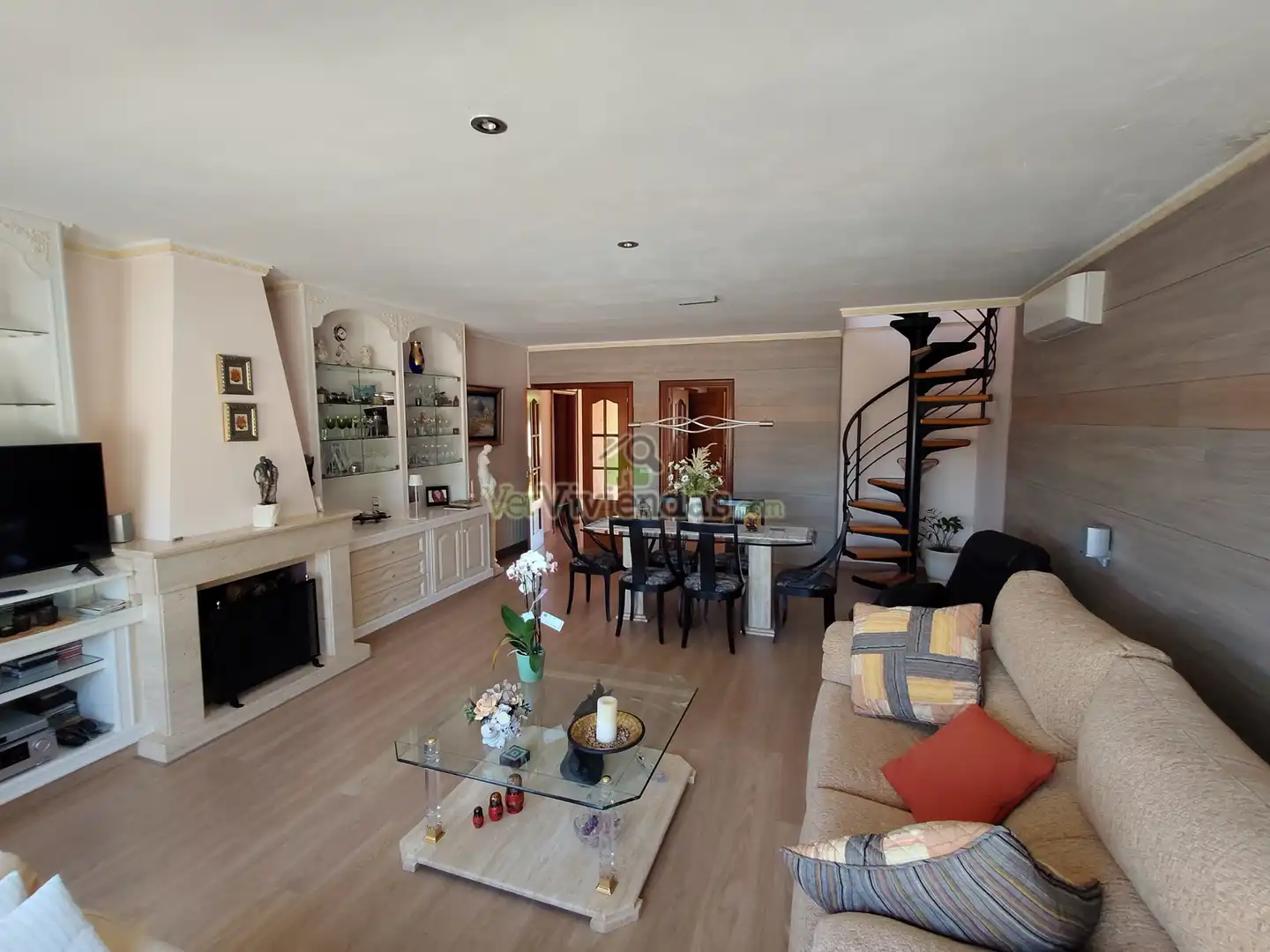 Sala d'estar de Casa o xalet en venda en Esparreguera amb Aire condicionat, Calefacció i Jardí privat