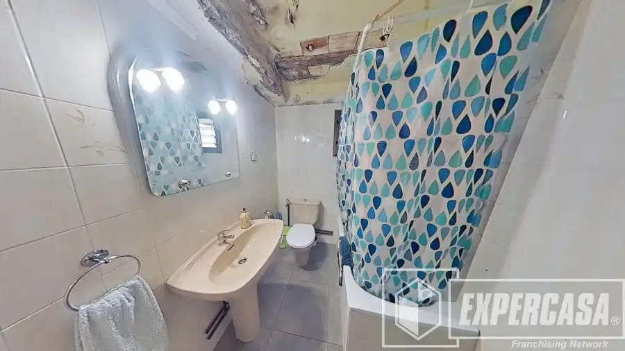 Bathroom of Flat for sale in Burjassot