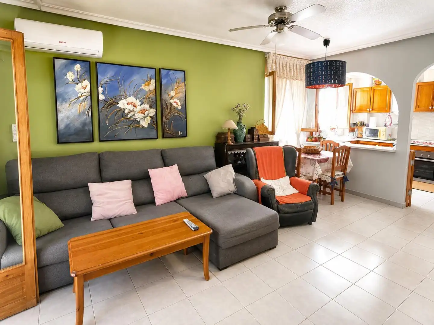 Sala de estar de Dúplex en venta en Torrevieja con Aire acondicionado, Terraza y Trastero