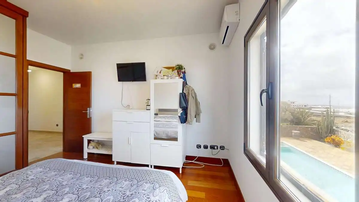 Dormitori de Casa o xalet en venda en Yaiza amb Aire condicionat, Jardí privat i Traster