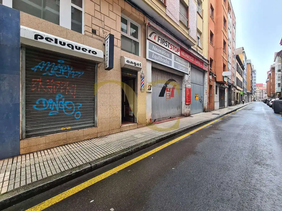 Vista exterior de Local en venta en Gijón 