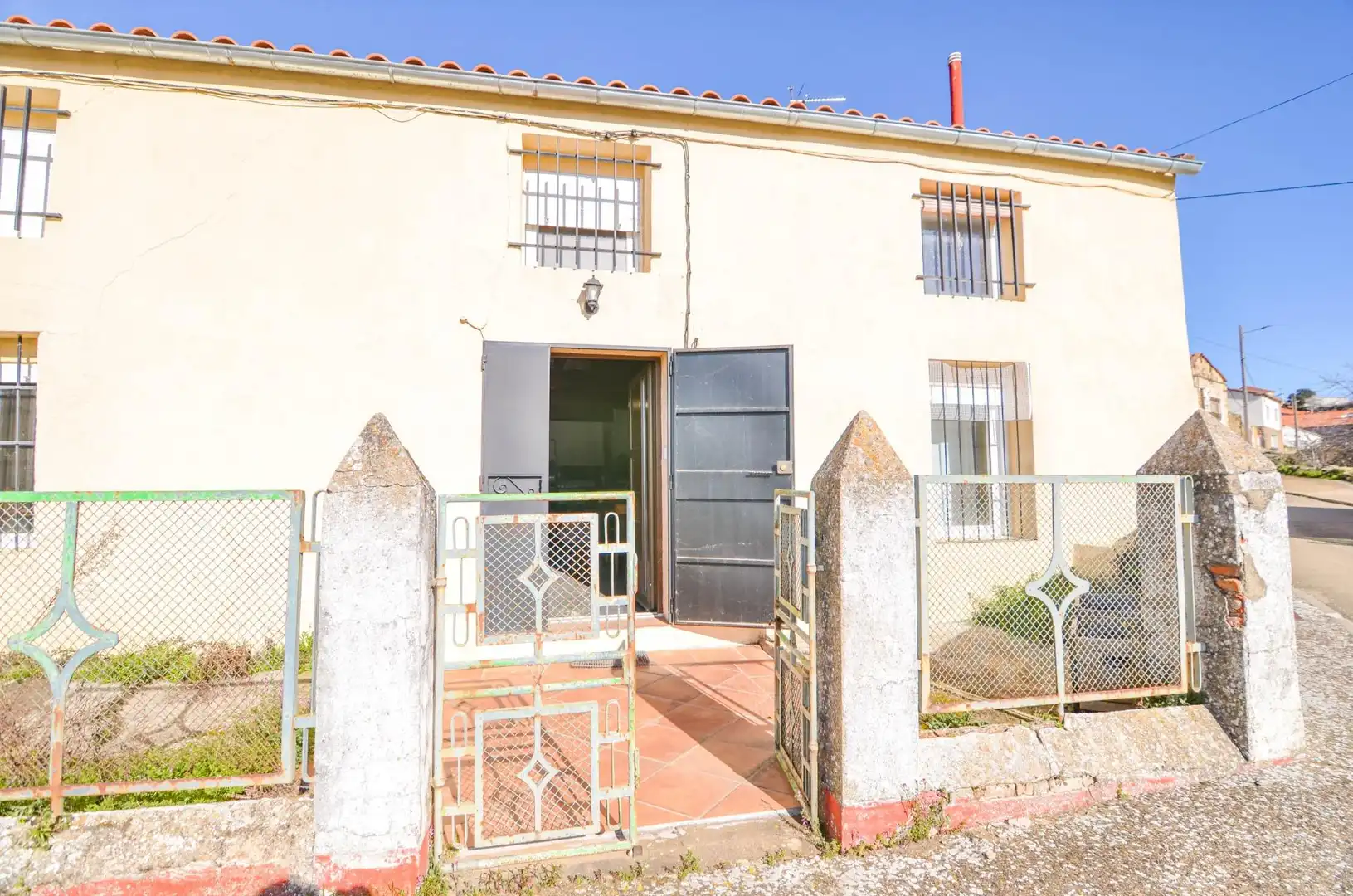 Houses for sale in Frades de la Sierra
